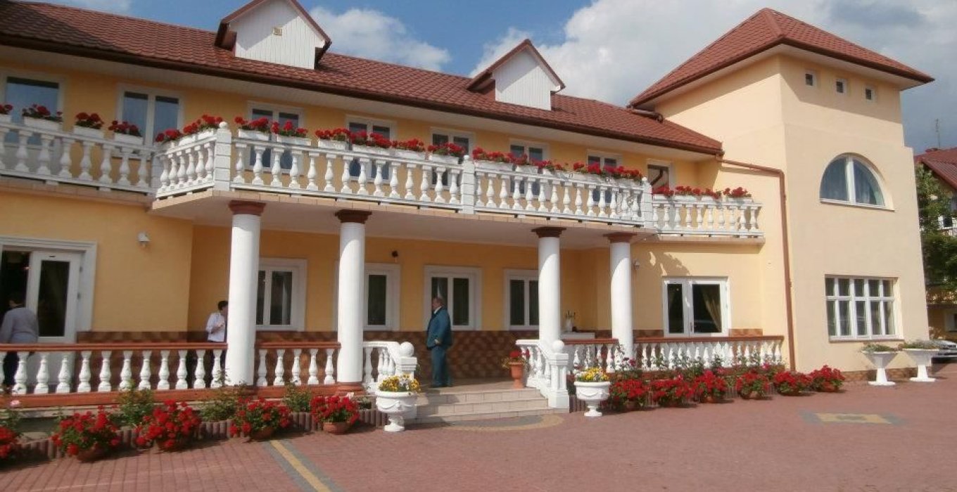 Dom Weselny w Majdanie Sieniawskim - zdjęcie 1 