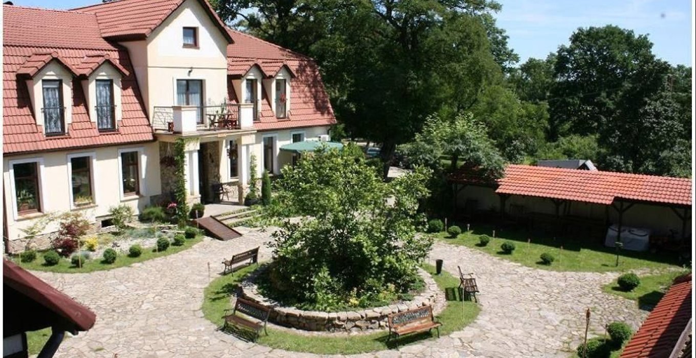 Hotel Winna Góra - zdjęcie 1 