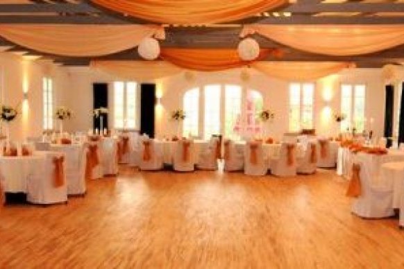 Kompleks Imprezowo - Weselny Neutrino - sale weselne Gościeńczyce 