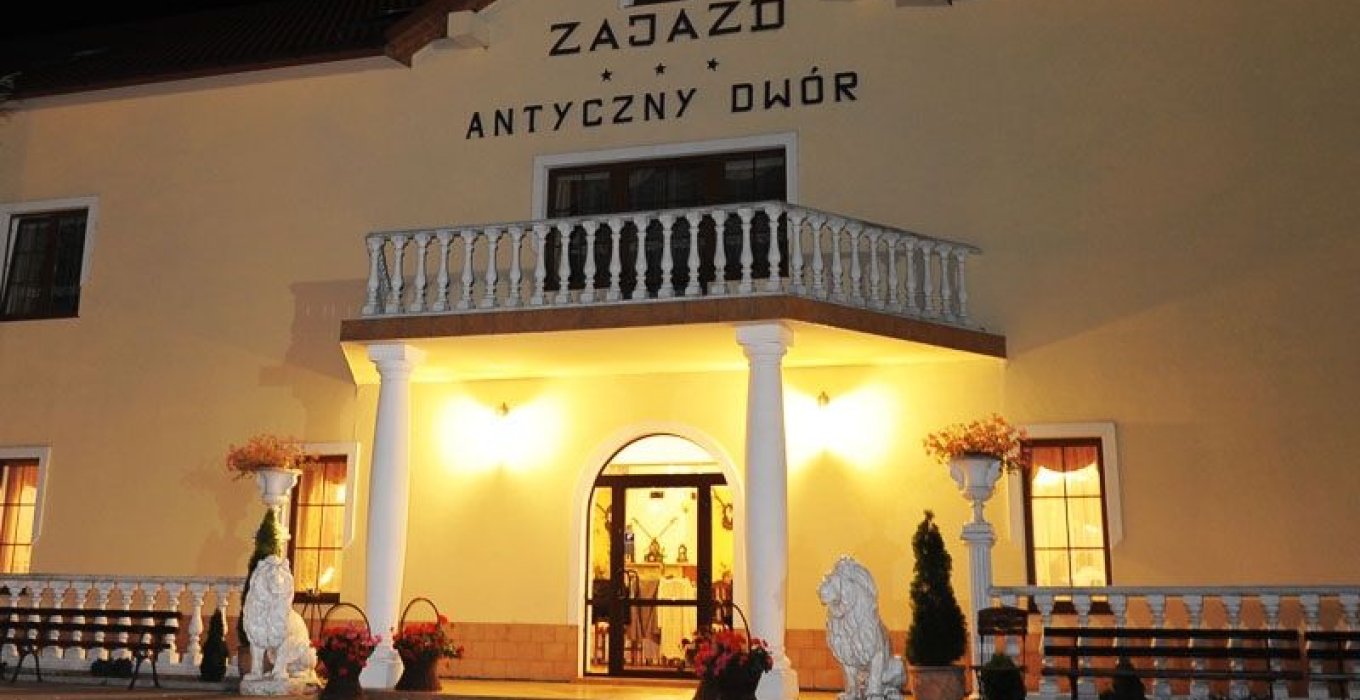 Hotel Antyczny Dwór - zdjęcie 1 