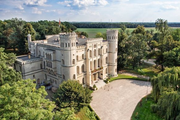 Zamek Rokosowo - sale weselne Łęka Mała 