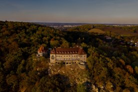 Zinar Castle i  zabytkowa Baszta 