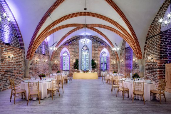 Alive - Stary Klasztor - sale weselne Wrocław 